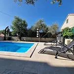 Stress Free Garden House *